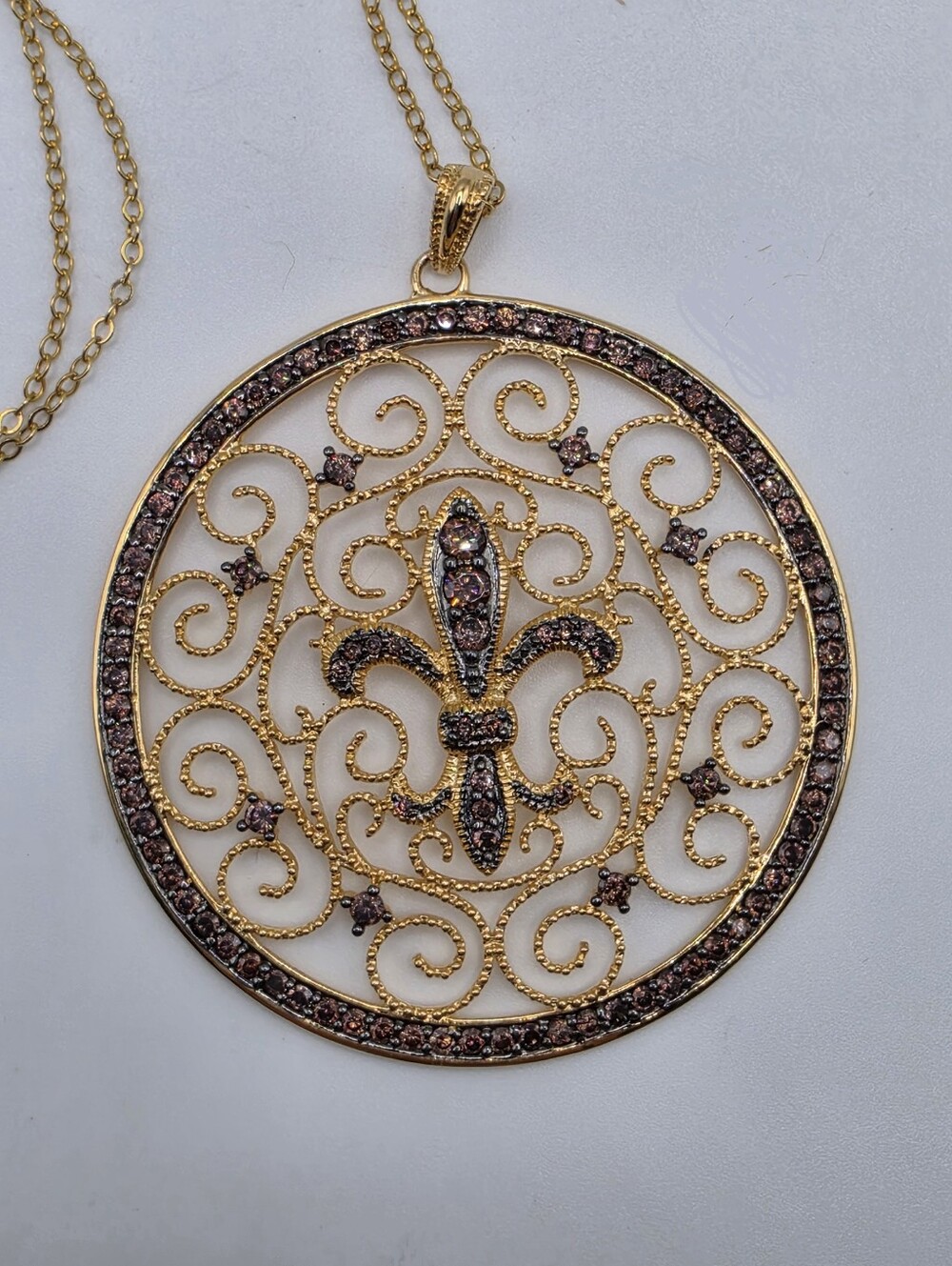 Vintage Fleur de Lis Vermeil Filigree Pendant with CZ & an 18" Vermeil Chain - Picture 10 of 14